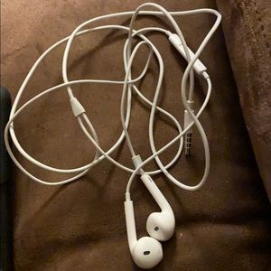 Apple earphones